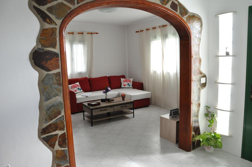 La Casita De Mari Carmen Guest House Mala Exterior foto
